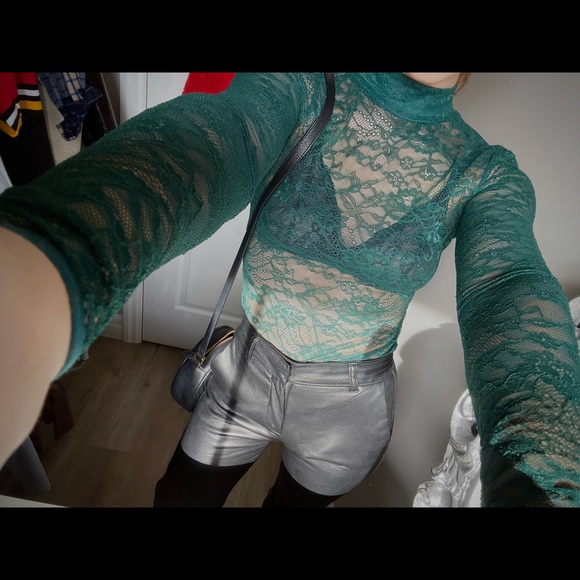 Aritzia Lace Top - Picture 2 of 3